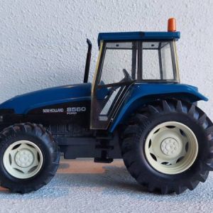 New Holland 8560